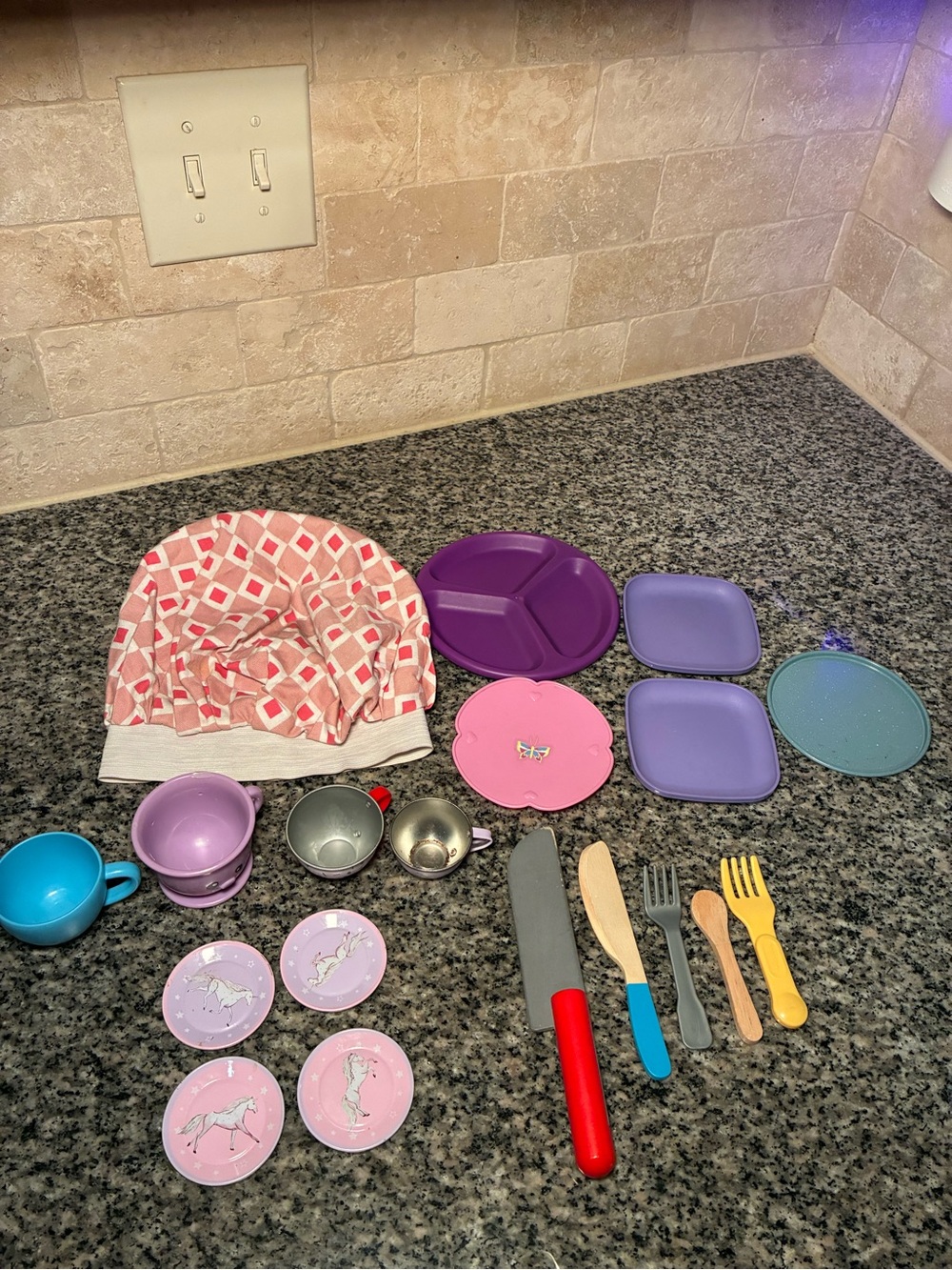 Kids Kitchen Chef Hat & Plates Pretend play